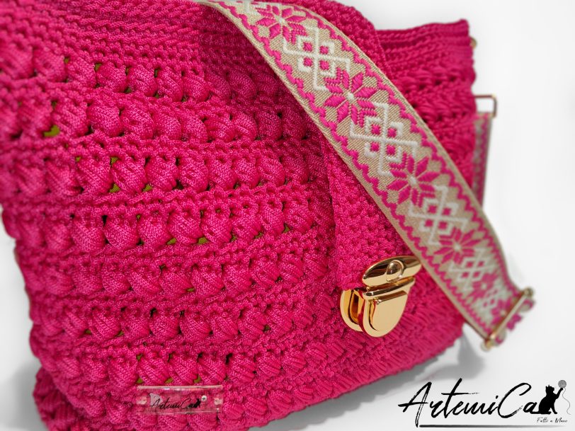 4 (Artemicat) Borsa Vibrazioni in Fucsia: Tote Bag Fatta a Mano all'Uncinetto - Stile Unico