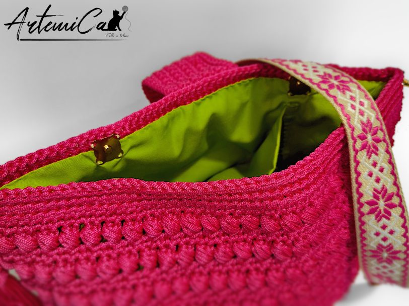6 (Artemicat) Borsa Vibrazioni in Fucsia: Tote Bag Fatta a Mano all'Uncinetto - Stile Unico