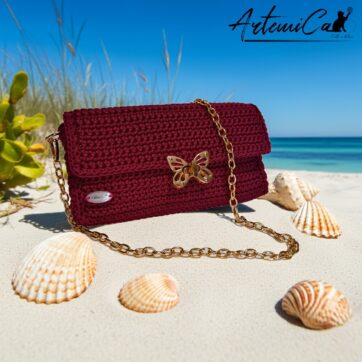 Pochette Bordeaux Butterfly: Borsa artigianale all’uncinetto con Chiusura a Farfalla