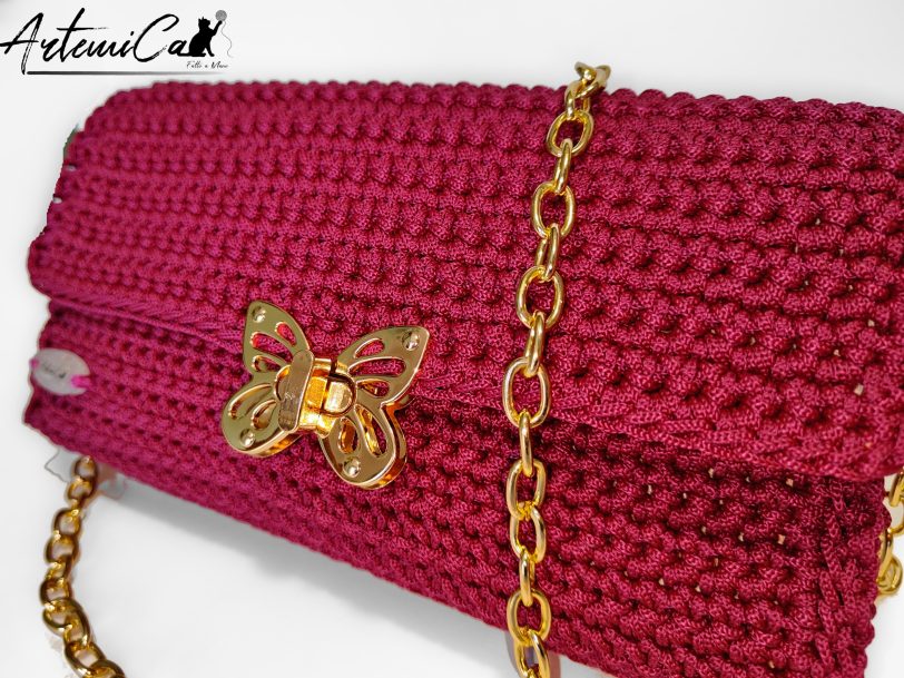 3 (Artemicat) Pochette Bordeaux Butterfly: Borsa artigianale all’uncinetto con Chiusura a Farfalla