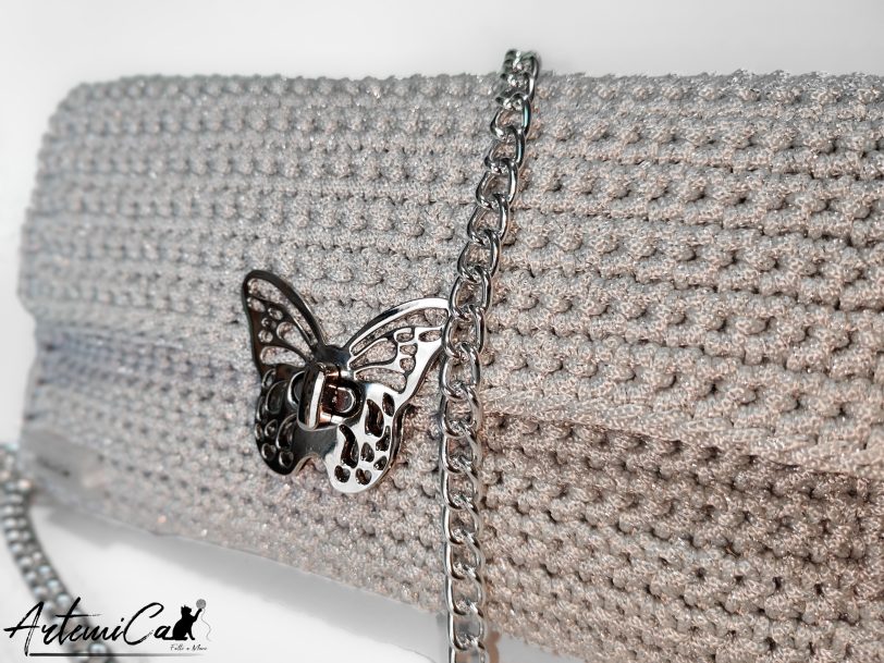 4 (Artemicat) Pochette Sottovoce: Borsa Elegante fatta a mano all'Uncinetto in Cordino Bianco Lurex