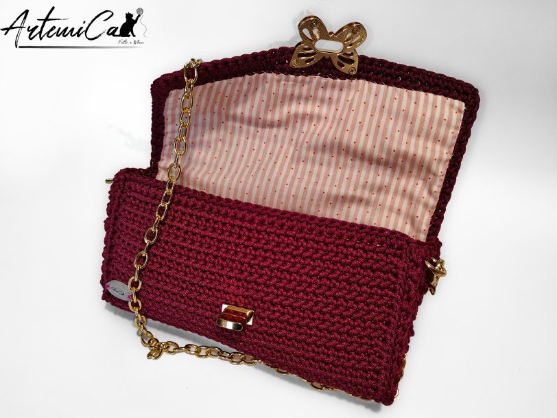 4 (Artemicat) Pochette Bordeaux Butterfly: Borsa artigianale all’uncinetto con Chiusura a Farfalla