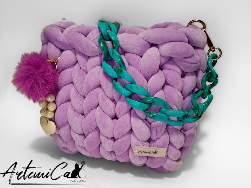 2 (Artemicat)-f Borsa chunky artigianale lilla chiaro con catena turchese e pendente fucsia