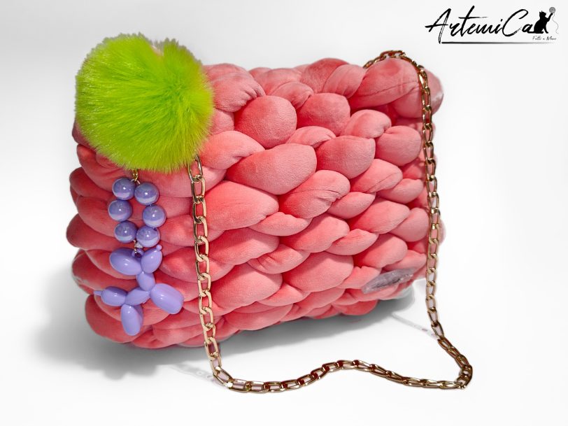 2 (Artemicat)-s Borsa chunky artigianale rosa confetto con pendente neon e viola lilla