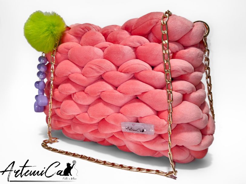 3 (Artemicat)-s Borsa chunky artigianale rosa confetto con pendente neon e viola lilla