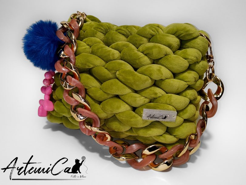 3 (Artemicat)-v Borsa chunky artigianale verde lime con catena oro e dettagli rosa e blu
