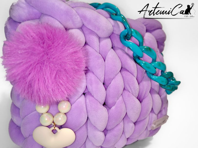 4 (Artemicat)-f Borsa chunky artigianale lilla chiaro con catena turchese e pendente fucsia