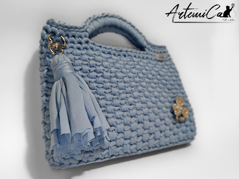 5 (Artemicat) Pochette Azzurro Mediterraneo: Borsa Fatta a Mano all'Uncinetto in fettuccia e spilla trifoglio