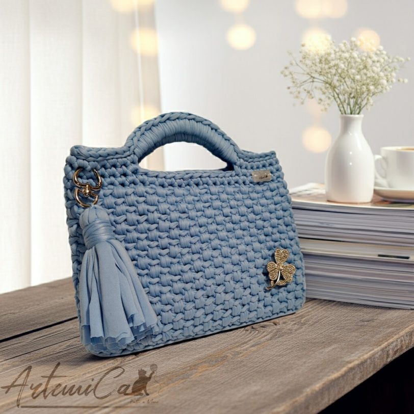 6 (Artemicat) Pochette Azzurro Mediterraneo: Borsa Fatta a Mano all'Uncinetto in fettuccia e spilla trifoglio