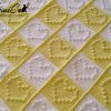 2 (Artemicat) Copertina Scacchi di Cuore: Fatta a Mano all’uncinetto bianco e giallo con cuori in rilievo e pom pom.