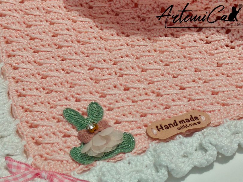 3 (Artemicat) Copertina "Confetto di Luna" - Fatta a Mano all'Uncinetto per bimbo in cotone rosa con bordo bianco - Dolce e Raffinata