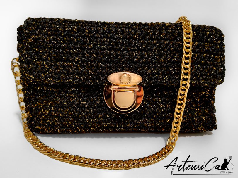 1 (Artemicat) Pochette Regina della Notte: Borsa fatta a mano all'Uncinetto nera elegante con dettagli oro