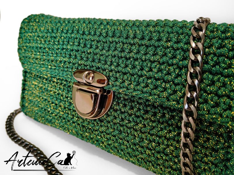 3 (Artemicat) Pochette Glow Forest: Borsa Fatta a Mano all'Uncinetto verde e oro con catena