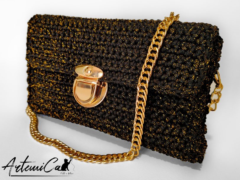 3 (Artemicat) Pochette Regina della Notte: Borsa fatta a mano all'Uncinetto nera elegante con dettagli oro