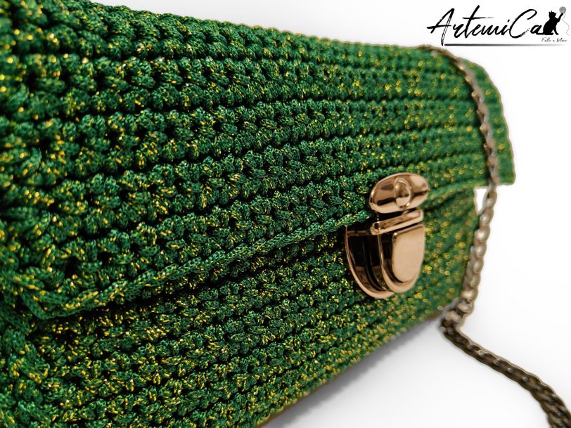 4 (Artemicat) Pochette Glow Forest: Borsa Fatta a Mano all'Uncinetto verde e oro con catena