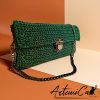 5 (Artemicat) Pochette Glow Forest: Borsa Fatta a Mano all'Uncinetto verde e oro con catena