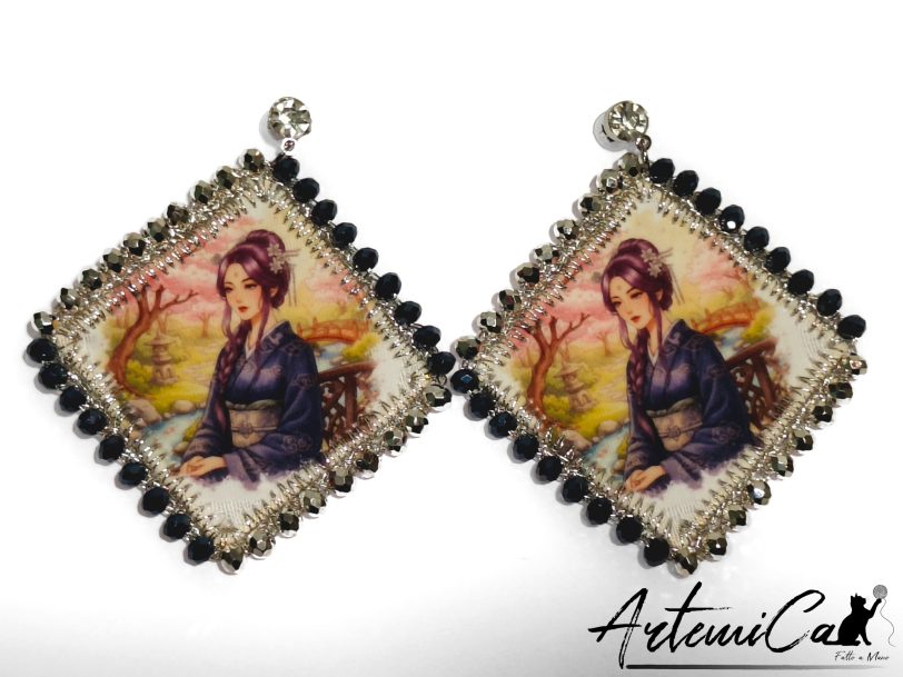 4 (Artemicat) Sakura Dreams - Orecchini Tessili Fatti a Mano Stile Japan con Cristalli e Perle