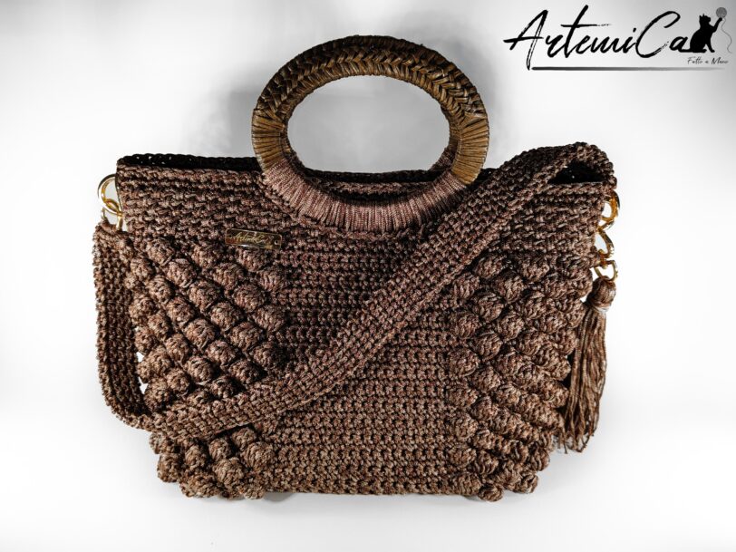 Borsa cordino marrone melange fatta a mano, 30x30 cm, manici rotondi e fondo in ecopelle. Si porta a mano o a spalla, tracolla in omaggio.