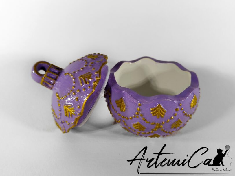 3 (Artemicat) Pallina di Natale apribile in polvere di ceramica in quattro colori, lilla, rosso, blu e cipria, con alberelli dorati