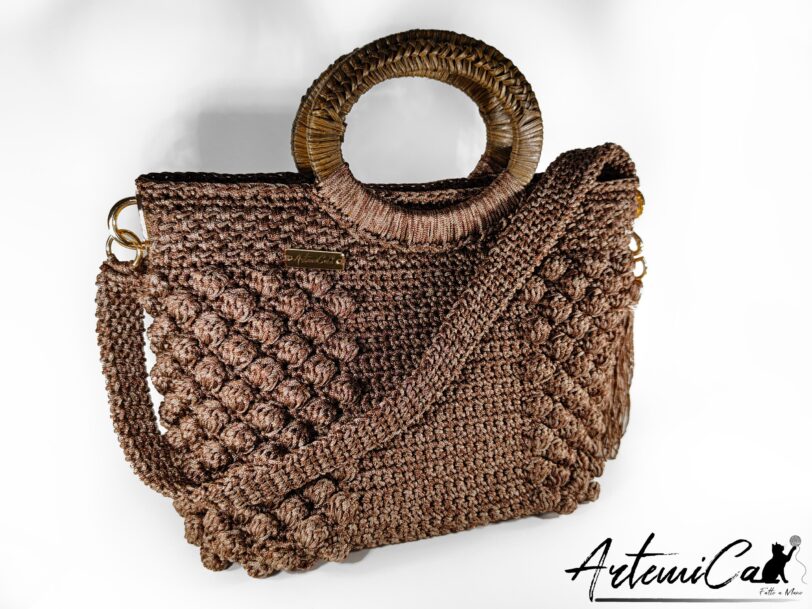 Borsa cordino marrone melange fatta a mano, 30x30 cm, manici rotondi e fondo in ecopelle. Si porta a mano o a spalla, tracolla in omaggio.