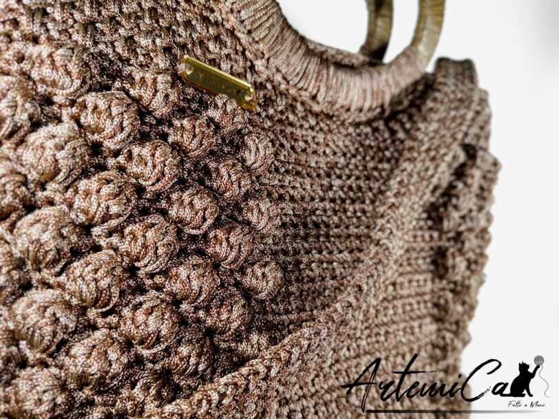 Borsa cordino marrone melange fatta a mano, 30x30 cm, manici rotondi e fondo in ecopelle. Si porta a mano o a spalla, tracolla in omaggio.