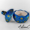 7 (Artemicat) Pallina di Natale apribile in polvere di ceramica in quattro colori, lilla, rosso, blu e cipria, con alberelli dorati